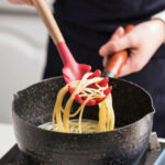 Pegador de Massas Silicone com Cabo Madeira 30,8 cm TOP0694 - Vermelho