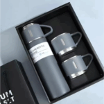 Jogo de Garrafa Térmica 500 ml com 3 Xícaras em Aço Inoxidável – Cinza – Elegância e Durabilidade