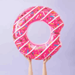 Boia Inflável Donut Rosa ou Marrom MOR – Suporta até 90kg