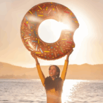 Boia Inflável Donut Rosa ou Marrom MOR – Suporta até 90kg