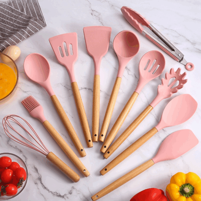 Conjunto de Utensílios de Cozinha 12 Peças em Silicone com Cabo de Madeira – Cor Rosa – Durabilidade e Estilo
