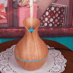 Umidificador de Ar Ultrassônico com Difusor de Aromas e Iluminação LED em Madeira – Bivolt – Ambiente Aconchegante