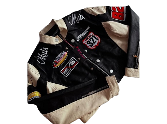 Jaqueta Feminina Muts Courino Curta Cropped com Estampa e Zíper – Bege e Preta – Tam M