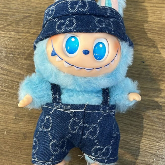 Kit com Caixa + Roupas Geração 2 – Labubu Monstros Pingente Colecionável Personalizável + 1 Roupa Sortida