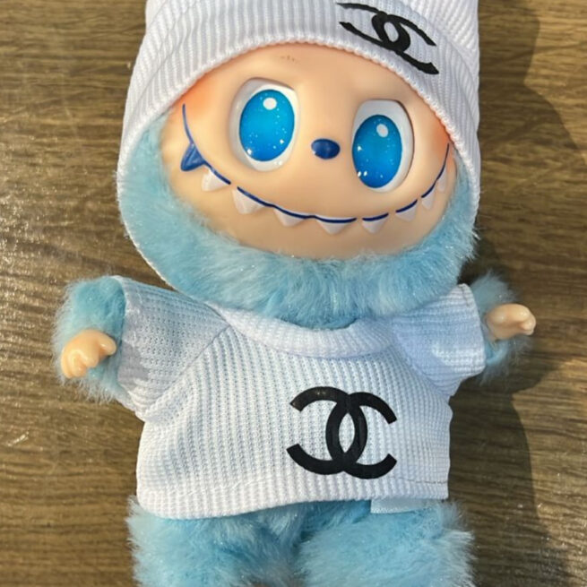 Kit Geração 1 com Caixa e Roupas – Labubu Monstros Mini Pelúcias Colecionáveis + Roupa – Sortidos