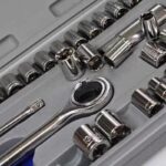 Jogo de Ferramentas com Maleta 40 Peças Soquetes e Catraca – Cinza – Completo e Resistente