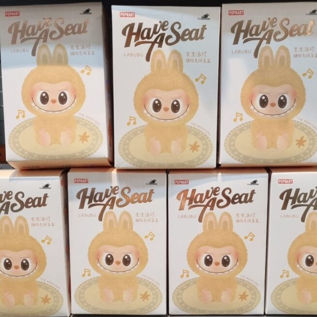 Kit com Caixa + Roupas Geração 2 – Labubu Monstros Pingente Colecionável Personalizável + 1 Roupa Sortida